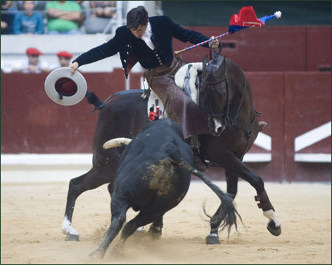 Ventura, pletórico, forma un lío y corta tres orejas
