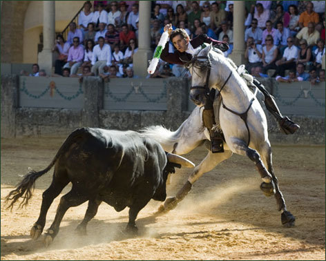 Cuatro orejas en la goyesca de rejones