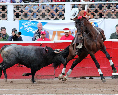Diego Ventura corta un rabo en su debut en México