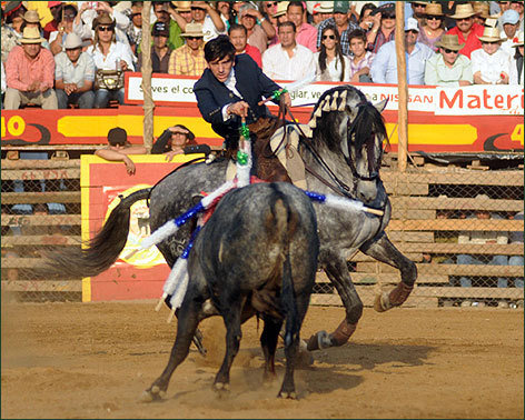Diego Ventura corta una oreja en la Petatera de Villa de Álvarez
