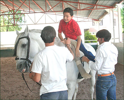 Diego Ventura intercambia ideas y sensaciones con los aficionados de Tepeji del Río, Hidalgo