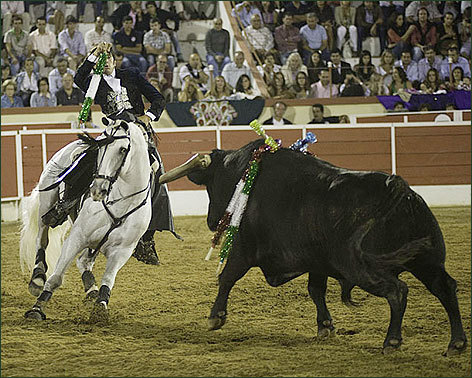 Diego Ventura da dos vueltas al ruedo en Montijo (Portugal)