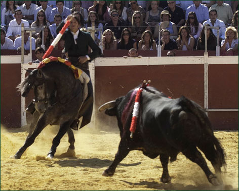 Diego Ventura corta un rabo en el festival de Sanlúcar la Mayor