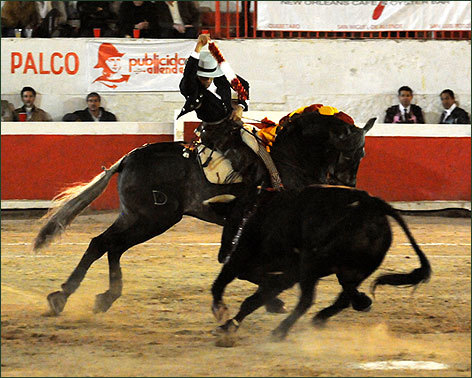 Diego Ventura corta una oreja en la nocturna de San Miguel de Allende
