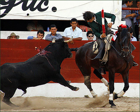 Diego Ventura sale por la puerta grande en Motul al cortar cuatro orejas