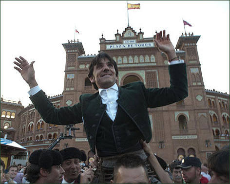 Ventura muestra su supremacía y abre la Puerta Grande de Madrid