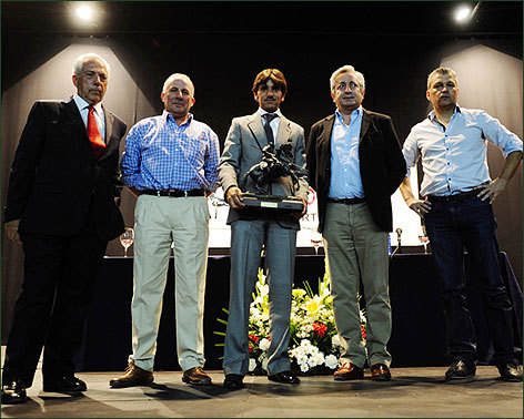 Ventura recoge el premio como mejor rejoneador de la feria de Valladolid