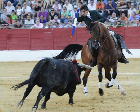 Corta tres orejas en Baeza a pesar de que el ganado no responde