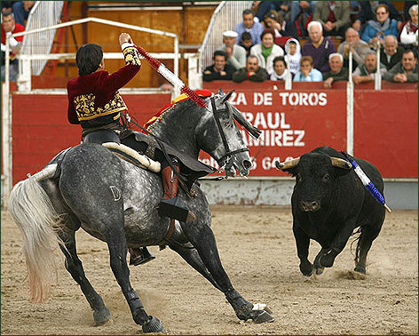 Tres orejas en Talayuela (Cáceres) a pesar de la complejidad del ganado