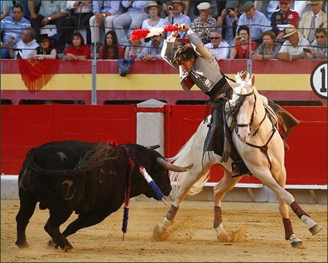 Enorme Ventura, corta tres orejas en Granada