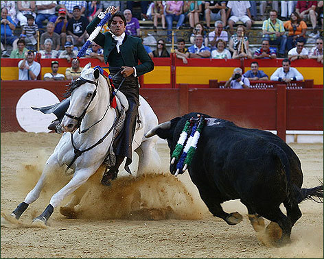 Gran tarde en Alicante pero el acero deja el premio en una sola oreja