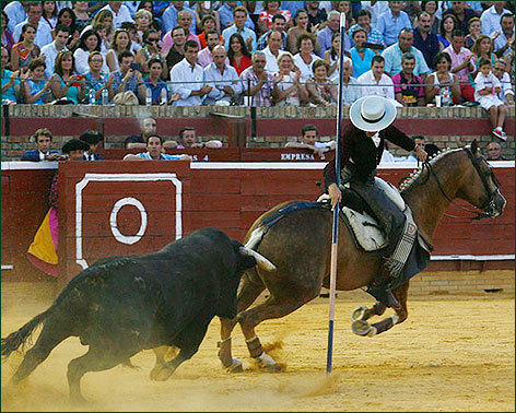 A Diego Ventura le roban orejas en Huelva