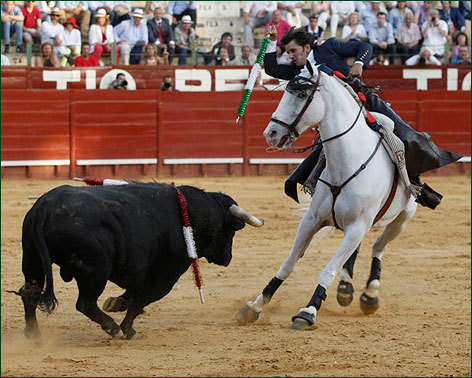 Diego Ventura corta dos orejas y pierde otras tantas en Jerez