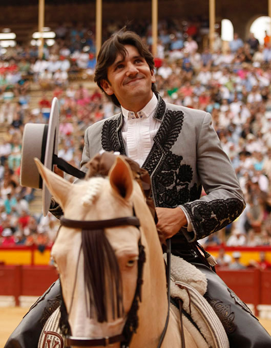 Diego Ventura corta una oreja y pierde más con el acero en Alicante
