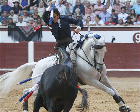 Diego Ventura conmociona León y corta cuatro orejas y rabo