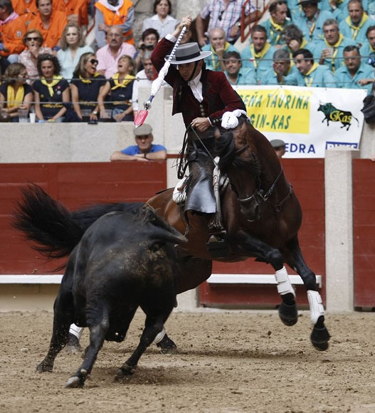 Otra cumbre de Ventura, cuatro orejas en Pontevedra