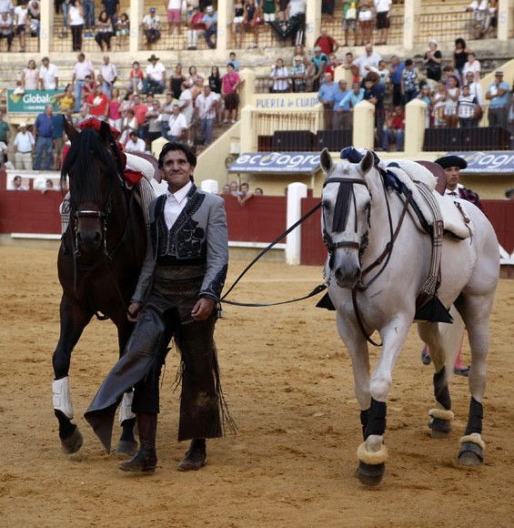 Diego Ventura da una lección magistral en Cuenca y sale a hombros