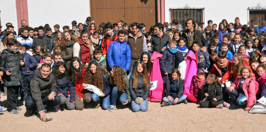 Diego Ventura le descubre la magia del toreo a 400 escolares de Albacete
