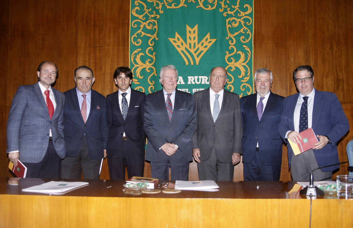 Ventura recibe el premio Pepe Luis Vázquez de Caja Rural del Sur