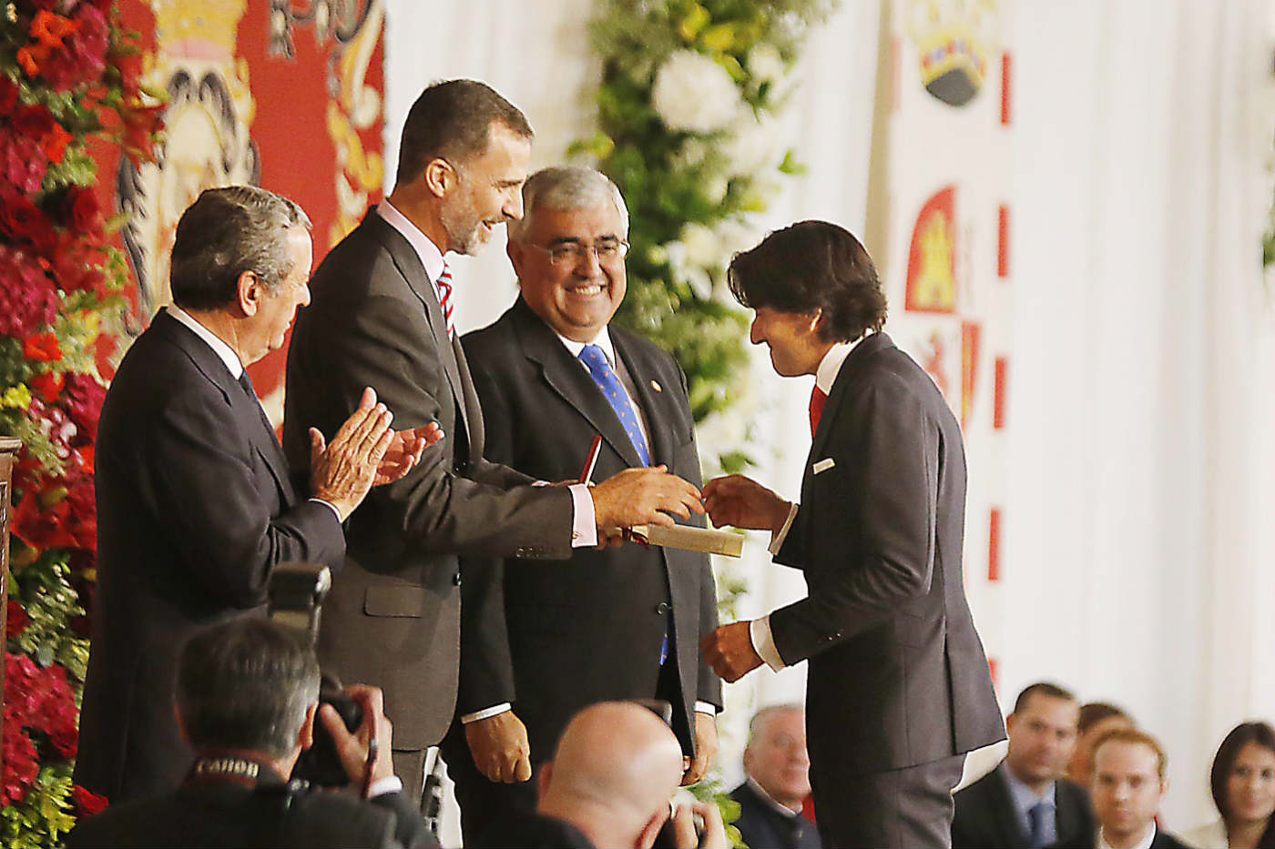 El Rey Felipe VI entrega a Ventura el premio de la Maestranza como Mejor Rejoneador de 2014