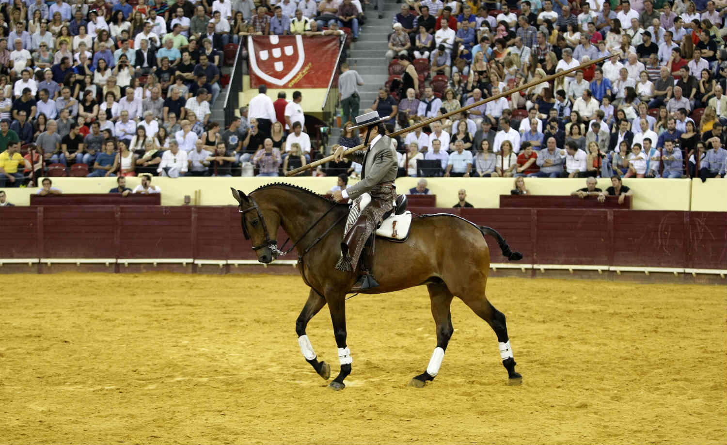 Lisboa y Ventura se entregan mutuamente