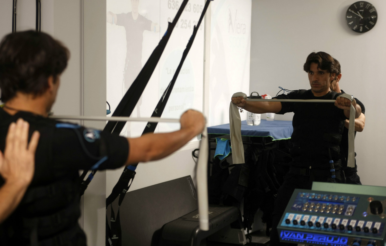 Diego Ventura prueba la electroestimulación en Viera Sport