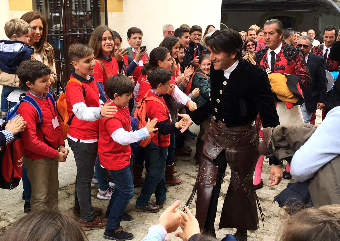 Ventura invita a 50 niños de La Puebla del Río a su corrida en Sevilla