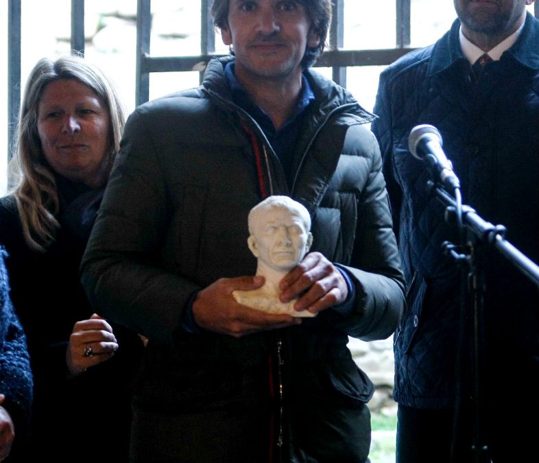 Arles entrega a Ventura el Premio Julio César