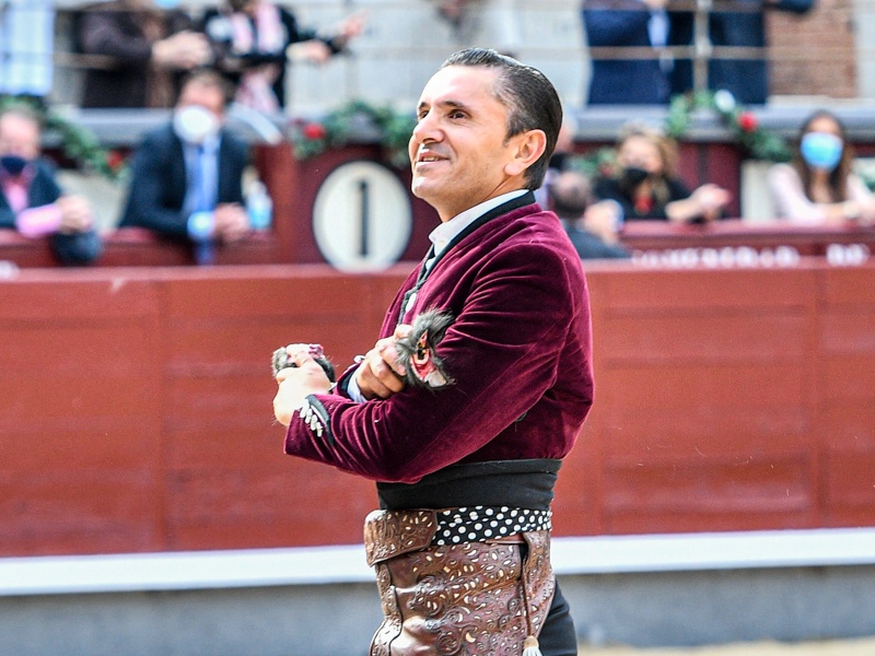 Diego Ventura dona a ANEF sus honorarios de Madrid